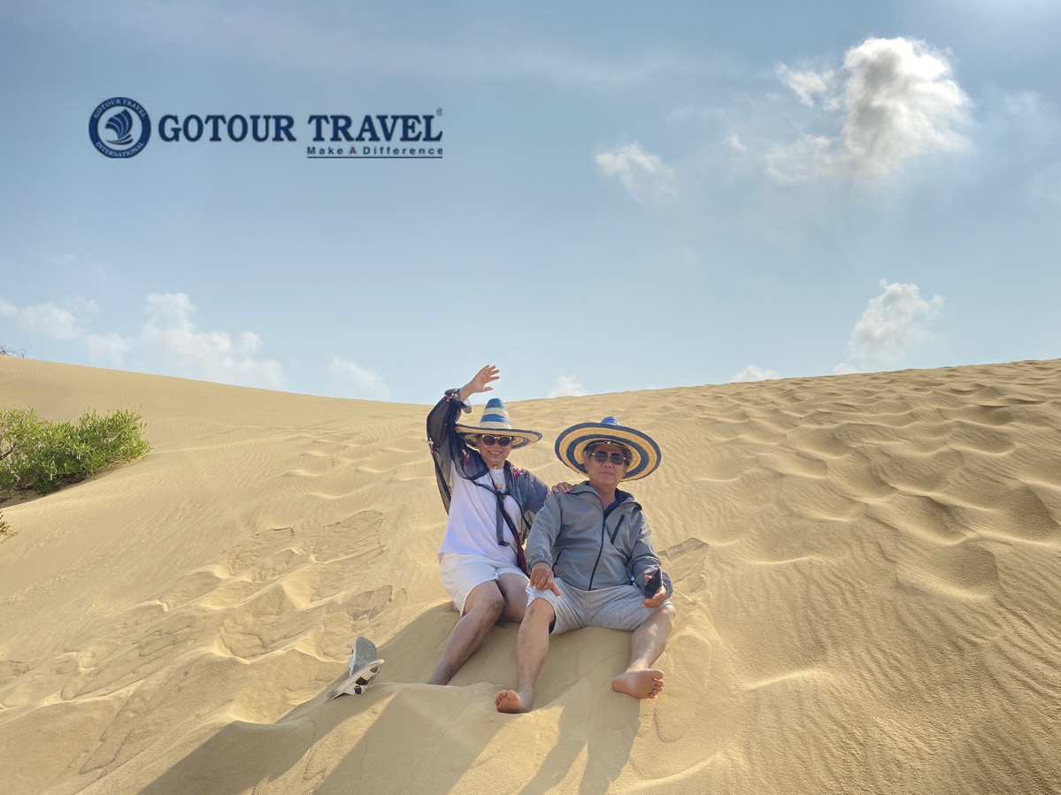 Du khách Gotour chinh phục đồi cát Phương Mai - Tour Quy Nhơn