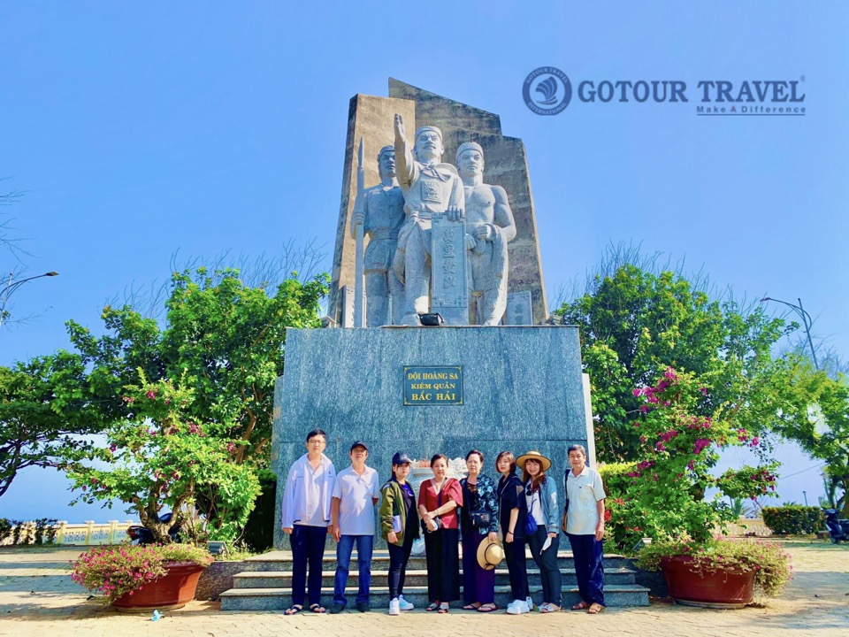 Gia đình chị Linh đến từ Hà Nội tham quan Tour Lý Sơn - Bảo tàng hải đội Hoàng Sa